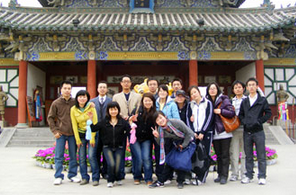 春風(fēng)楊柳千萬(wàn)條，帥哥美女多妖嬈—新鄉(xiāng)踏青靚照集錦