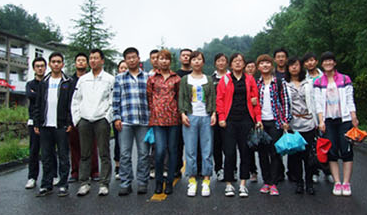 青峰網(wǎng)絡(luò)2011年全體員工洛陽老君山、追夢谷兩日游報道